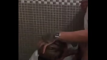 Preview 1 of Nasty Latina Hooker - Sexo no banheiro
