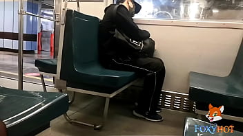 Preview 4 of Xx Bangla Video Hd - exhibisionismo en el metro en cuarentena,  saco mi dildo (video completo en mi canal premium de xvideos)