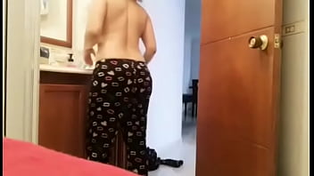 Preview 2 of Chara Sex - hermosa de tetas grandes en el ba&ntilde_o