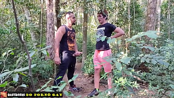 Preview 3 of Nice Anuska - social sem camisa brincando com dentro do matinho