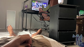 Preview 1 of Porn Yarak El - Coloquei o pau pra fora perto da amiga,  ser&aacute_ que ela vai ver ?