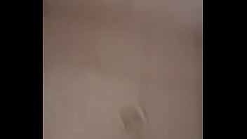 Preview 3 of Biggest Boobsporn Videos - Novinho se tocando no banho
