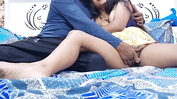 Preview 3 of Enm Porn - Xxx Indian Porn - Chulbuli Pinki Chachi ne Bhatije se apni Hairy chut saaf karvayi or lund chuskar Chudai ki. Cum on Ass