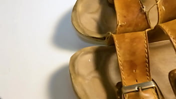 Preview 1 of Suster Selingkuh Dengan Pasien - Fucking and cumming into old leather slippers