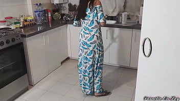 Preview 1 of Trixvideos Sex - Mi Hijastra Hermosa con Vestido Azul Cocinando Es Mi Esclava Sexual Cuando su Mama no Esta en Casa