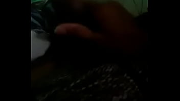 Preview 3 of Tongue Precum - Tio batendo uma em casa