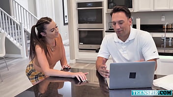 Preview 2 of Bokep Pake Kondom Gerigi - Teen Mia Taylor Ask for a Ride