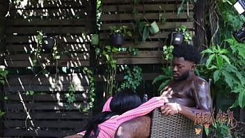 Preview 3 of Sunny Leone Pela Pele Do - Couple fucks Outside