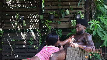 Preview 1 of Sunny Leone Pela Pele Do - Couple fucks Outside