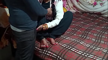 Preview 1 of Delivery Guy Flashing - नई नवेली लड़की की दोनों टांगें उठा कर चोदा