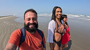 Preview 2 of Bebiyandko - Fode Cast - A trans Baianinha venho pra fuder na praia ao ar livre com o casal Mattos