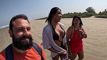 Preview 3 of Bebiyandko - Fode Cast - A trans Baianinha venho pra fuder na praia ao ar livre com o casal Mattos