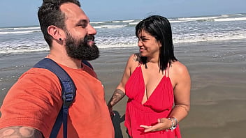 Preview 1 of Bebiyandko - Fode Cast - A trans Baianinha venho pra fuder na praia ao ar livre com o casal Mattos