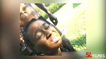 Preview 1 of Flaca Ass - Banho de porra no rosto da negra novinha