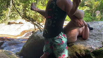 Preview 2 of Cock Sucking Closeups - Esposa rabuda pelada transando na cachoeira