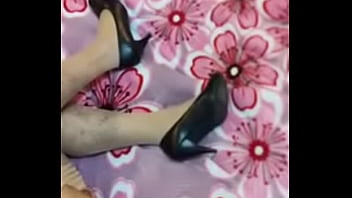 Preview 1 of Kumasutra - Chica tv con medias y zapatillas parte dos