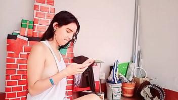Preview 2 of Rosemary Ramirez - ni culiando deja de jugar con el celular