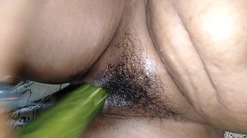 Preview 4 of Ultra Slym Sex - चूत के अंदर एक लम्बा खीरा डाल दो