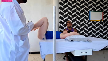 Preview 1 of Tehya And Steve - MEU MARIDO DESCONFIAVA DO MEU MEDICO GINICOLOGISTA ENTAO RESOLVEU ARRUMA OUTRO DE SUA CONFIANCA MAS O QUE EU NAO IMAGINAVA QUE NA VERDADE ERA UM SACANA QUE MIM FUDEU ATE O CU AO LADO DO MEU CORNO