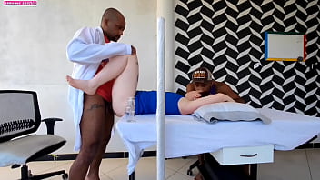 Preview 4 of Tehya And Steve - MEU MARIDO DESCONFIAVA DO MEU MEDICO GINICOLOGISTA ENTAO RESOLVEU ARRUMA OUTRO DE SUA CONFIANCA MAS O QUE EU NAO IMAGINAVA QUE NA VERDADE ERA UM SACANA QUE MIM FUDEU ATE O CU AO LADO DO MEU CORNO