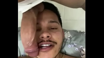 Preview 2 of No Marceta - O Gostoso de 23cm me viu no app e quando mostrou o Pau eu n&atilde_o pude negar fui l&aacute_ at&eacute_ ele. Parte 1