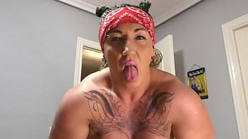 Preview 1 of Deep Throato Mom - Big cumshot in my mouth with deep throat (Full video in Xvideos Red)