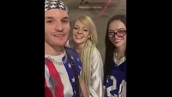 Preview 2 of Japn Grl Porv Mp 4 - Bad Melli,  Carmona Oficial e Kyra Sex se exibindo no elevador e na pra&ccedil_a Roosevelt de S&atilde_o Paulo