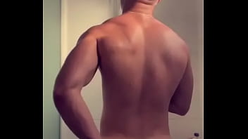 Preview 2 of Sexyalice Cam4 - Novinho marrento tomando banho