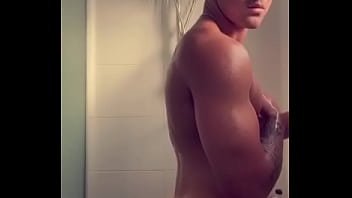 Preview 3 of Sexyalice Cam4 - Novinho marrento tomando banho