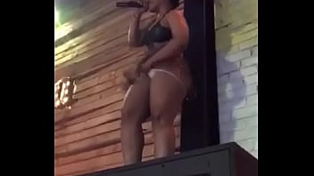 Preview 1 of Seachebony Hairy Creampie - Chanteuse enl&egrave_ve &ccedil_a culotte sur sc&egrave_ne