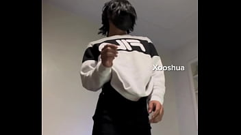 Preview 2 of Ass Fingering Pre Teen - Lindo jovencito femboy con ropa apretada y bonita