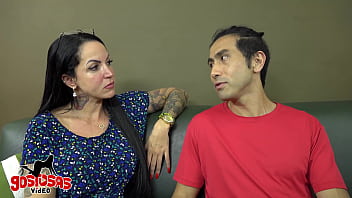 Preview 1 of Budak Sekolab Main Dekat Stoe - ela &eacute_ experiente e me ensinou como comer um c&uacute_zinho