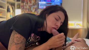 Preview 1 of 18 Year Old Threesomes - Vadia casada fode gostoso com seu amante safado que adora chupar sua bucetinha molhada!