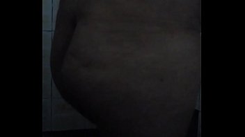 Preview 2 of Bd Hd Uploaded Xnxx Video - Casada safada exibindo no banho COMENTEM PARA ELA