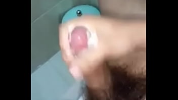 Preview 2 of Xnxxdiktor - Gostosinho batendo punheta com sabonete