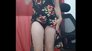 Preview 1 of Removed Bra - Striper mostrando un poco