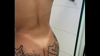 Preview 4 of Tight Skin Suit - ME DEPILANDO E MOSTRANDO MEU CUZINHO ,  MEU VIZINHO VIU TUDO ** COMPLETO NO RED **