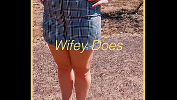 Preview 3 of Party Orgi Brazile - MILF shows her shaved pussy in public