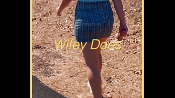 Preview 1 of Party Orgi Brazile - MILF shows her shaved pussy in public
