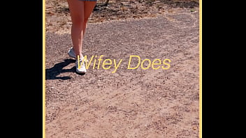 Preview 4 of Party Orgi Brazile - MILF shows her shaved pussy in public