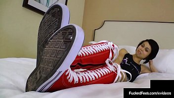 Preview 1 of Debor Vabi X - Short Haired Sweeties Bailey Paige Gives An Amazing Footjob!