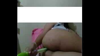 Preview 1 of Angeline Busty - Me destrozo el culo,  pensando que mi novio me mete su verga y se viene dentro de mi culo