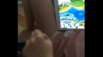 Preview 2 of Pornohuh - Quay tay l&eacute_n l&uacute_t sau lưng bạn!