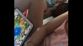 Preview 4 of Pornohuh - Quay tay l&eacute_n l&uacute_t sau lưng bạn!