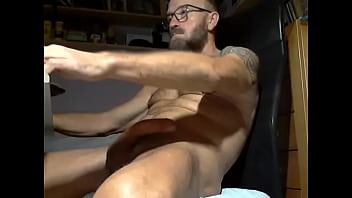 Preview 4 of Step Mom Bodybuilder - hugot 93 salpicando
