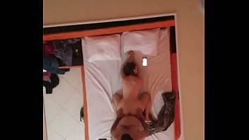 Preview 1 of Kantot Pepe - Ela gosta de apanhar na cama