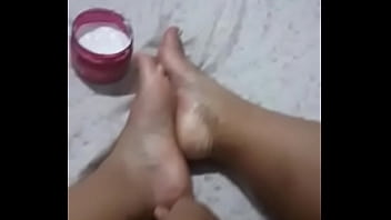 Preview 2 of Desi College Mms Girl - Cuidando desse pezinhos lindos parte 2 - Pen&eacute_lope Sant&#039_s