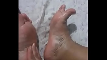 Preview 3 of Desi College Mms Girl - Cuidando desse pezinhos lindos parte 2 - Pen&eacute_lope Sant&#039_s