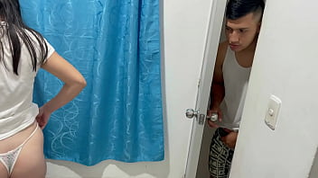 Preview 2 of Xxxrakadi - logro convencer a mi hermanastra para que me de una buena mamada de verga y despu&eacute_s follarla,  no puedo creer lo sexy que es!!