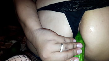 Preview 1 of Sauna Niasd - fantas&iacute_a cumplida de una amiga. quer&iacute_a un pepino por el culo.